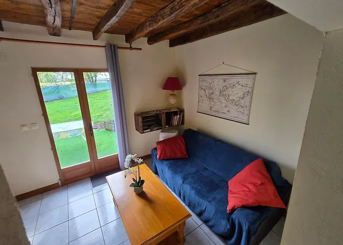 Maison Volet Rouge