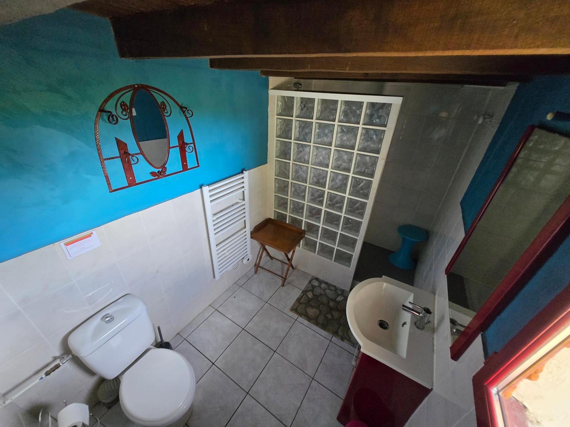 Maison Volet Rouge
