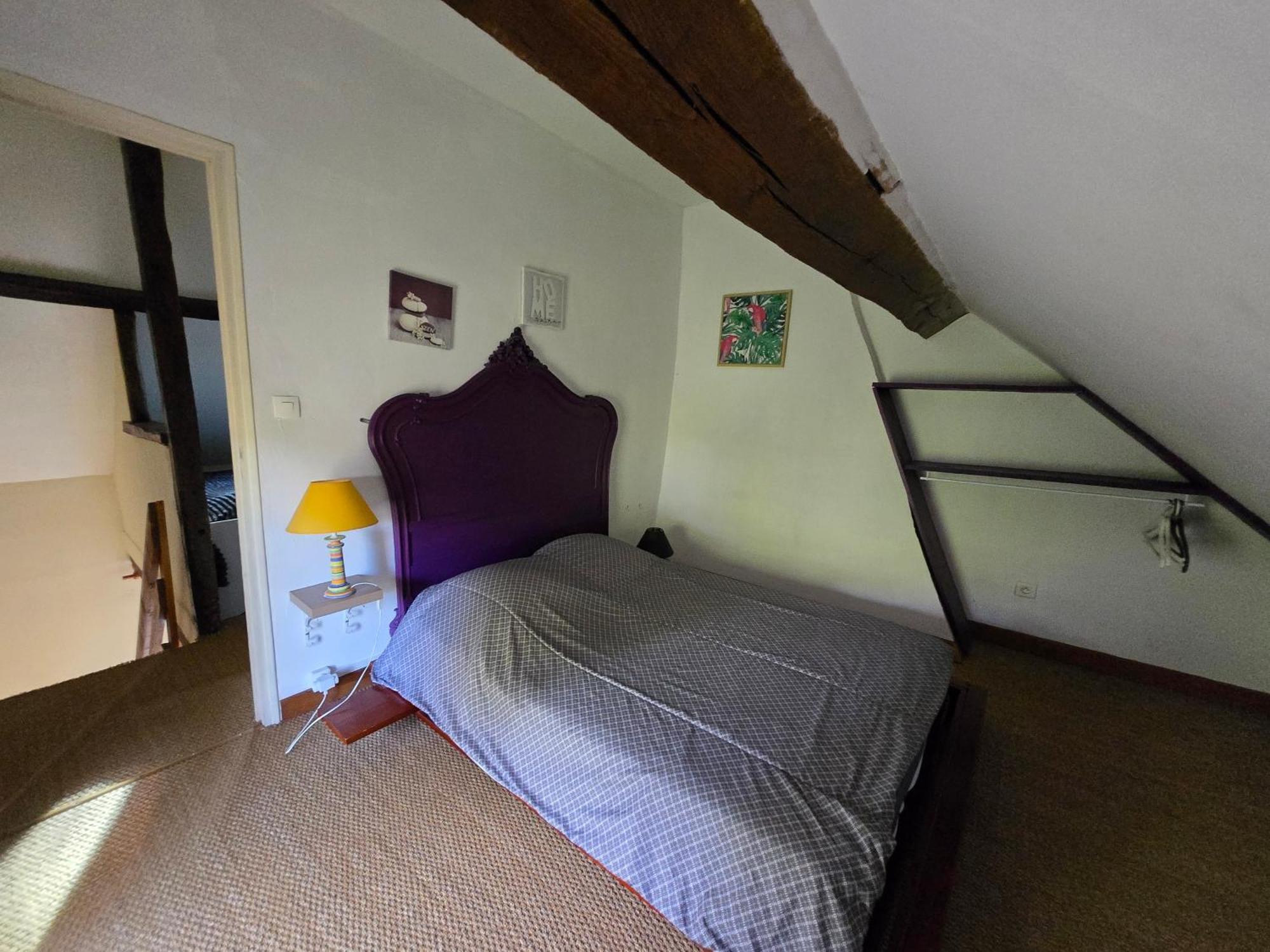 Maison Volet Rouge Devay