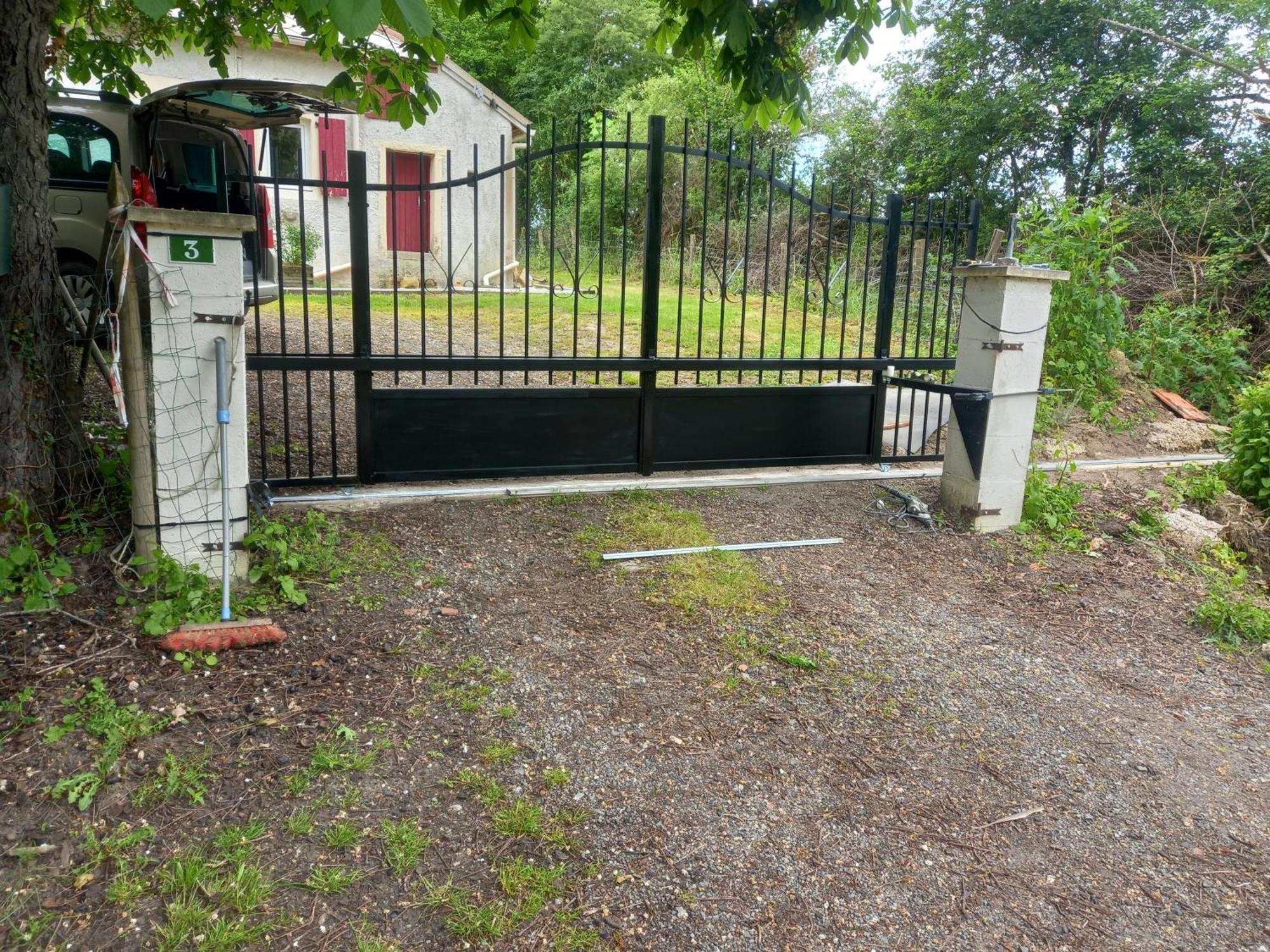 Maison Volet Rouge Apartment Devay